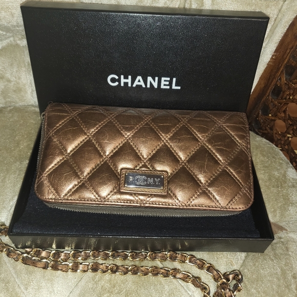 (SOLD)Authentic Chanel Paris New York travel line long wallet. - Picture 4 of 10